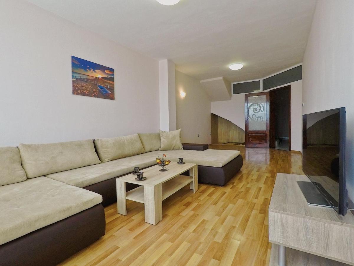 Spacious And Bright Maisonette Varna Center Exterior photo