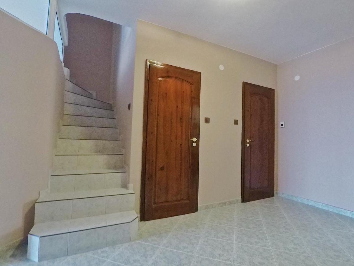 Spacious And Bright Maisonette Varna Center Exterior photo