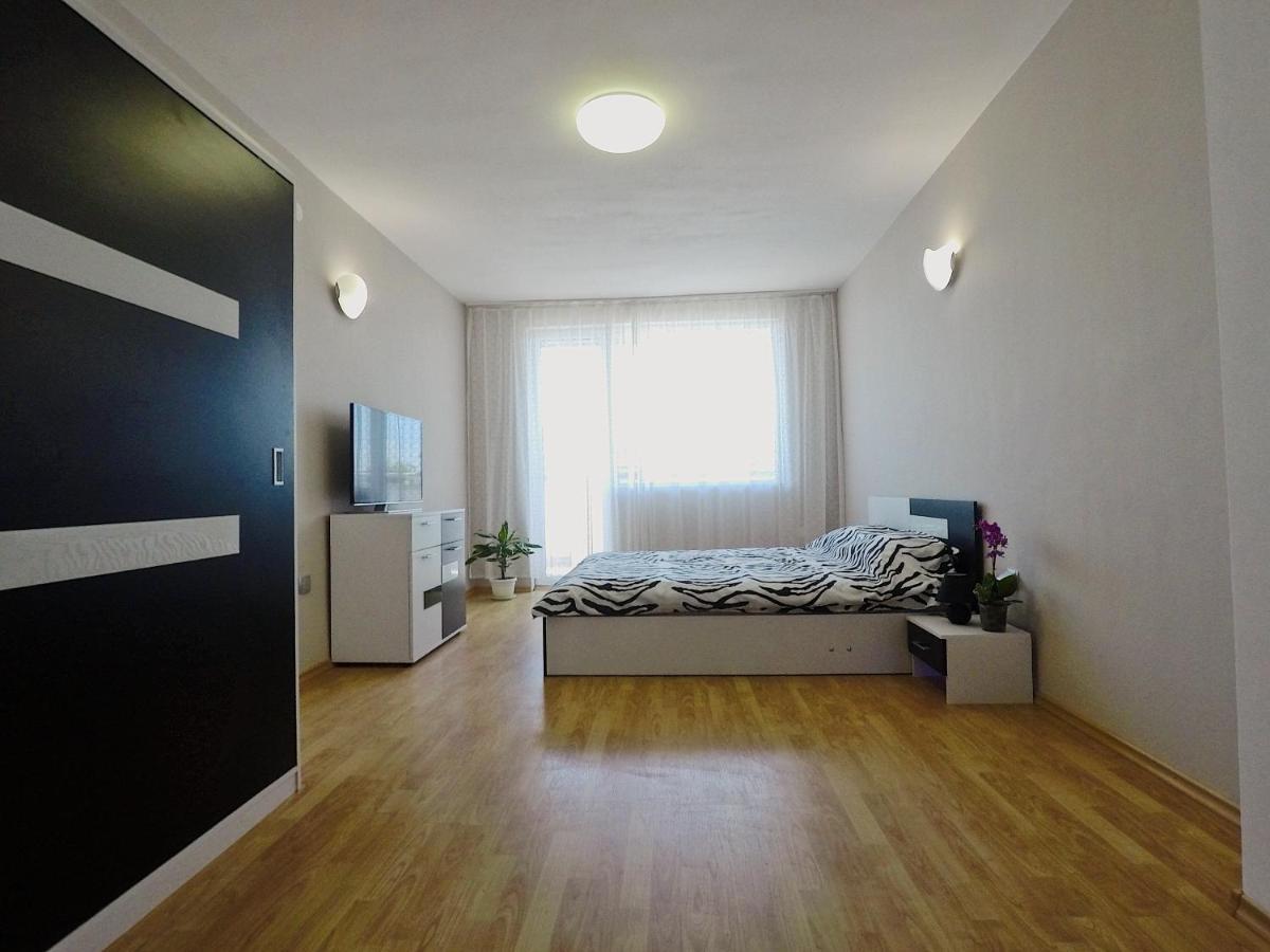 Spacious And Bright Maisonette Varna Center Exterior photo